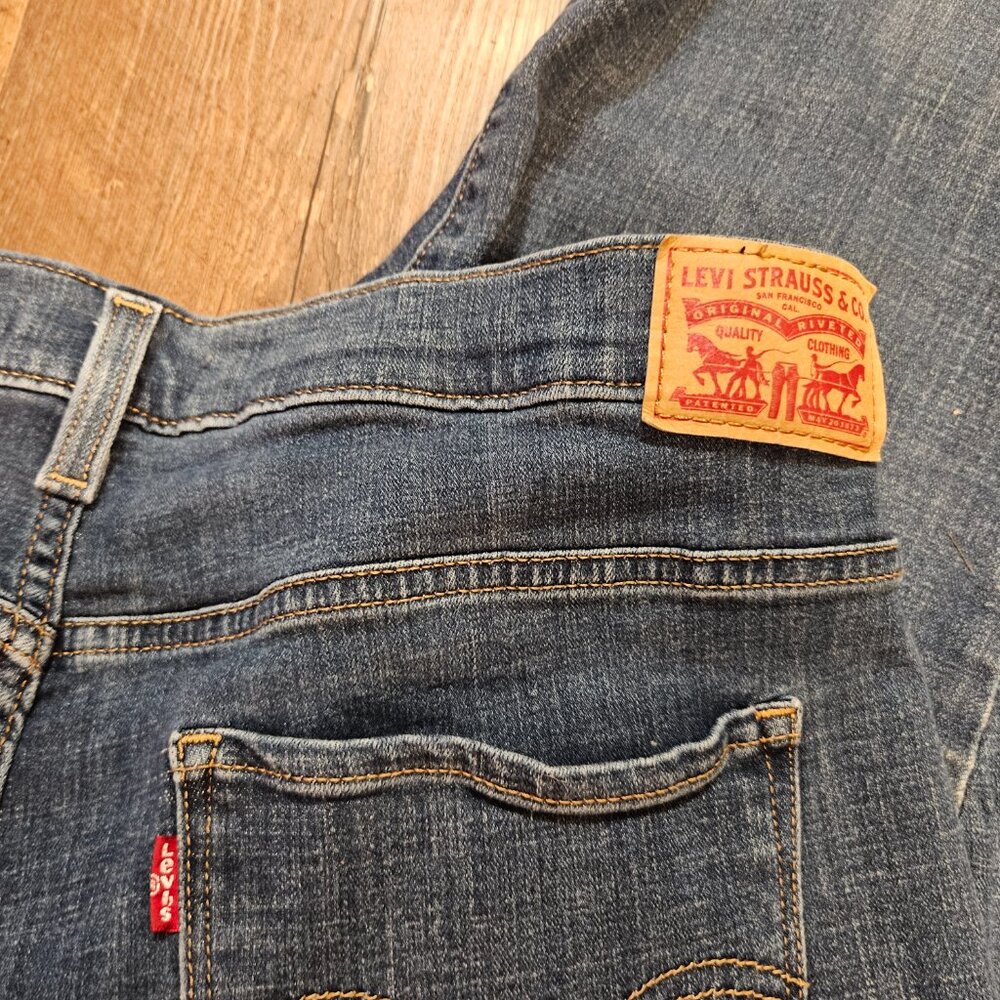 Levi's Classic Bootcut Jeans - Picture 3 of 3
